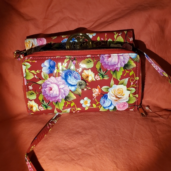 Patent shine man made crssbdy wallet floral bright - Picture 6 of 8